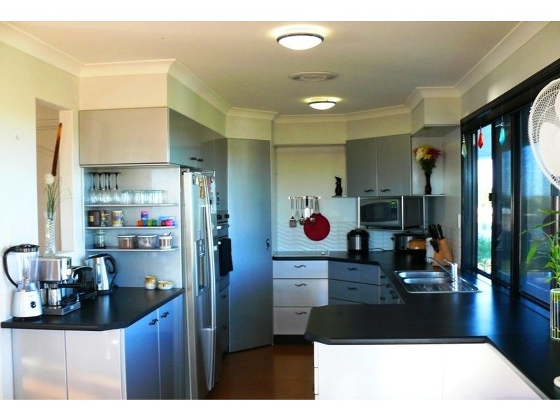 1 Tradewind Close, River Heads QLD 4655