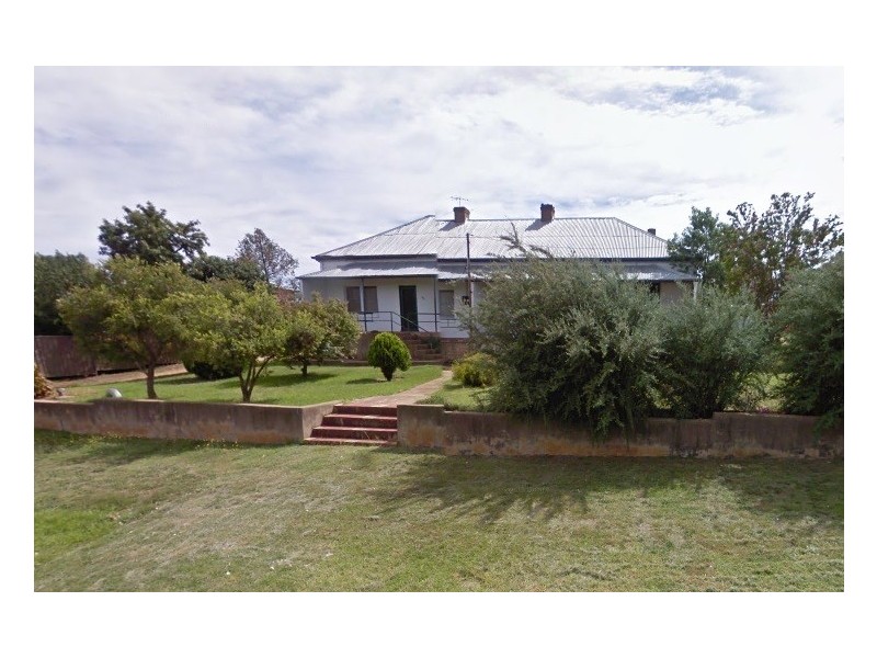 53 Edward St, Young NSW 2594
