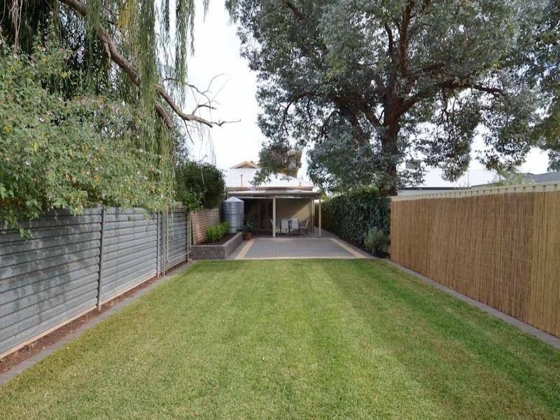 2a Elphyn Rd, Kingswood SA 5062