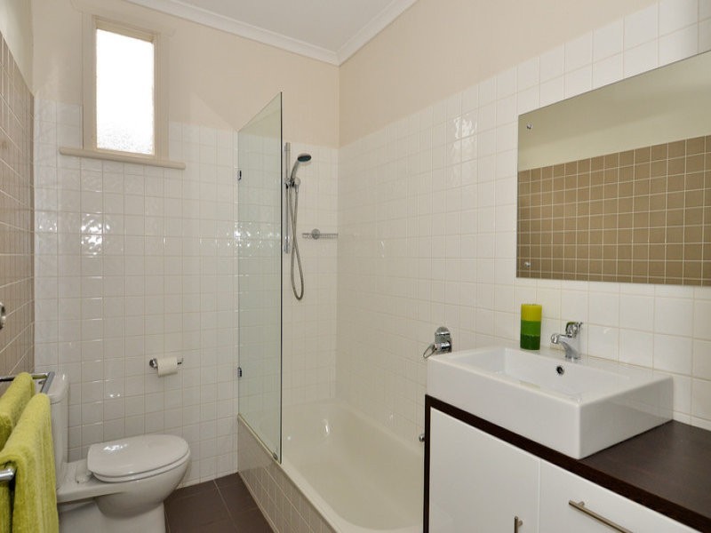 2a Elphyn Rd, Kingswood SA 5062