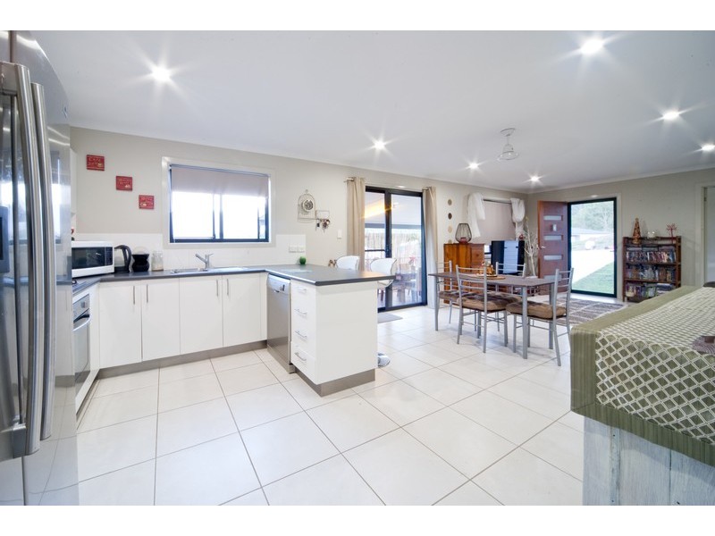 6 Scarlat Gum Crescent, Cannonvale QLD 4802