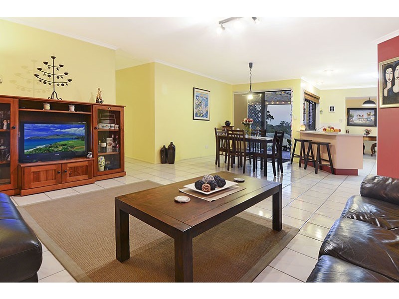 5 Forestwood Place, Arana Hills QLD 4054