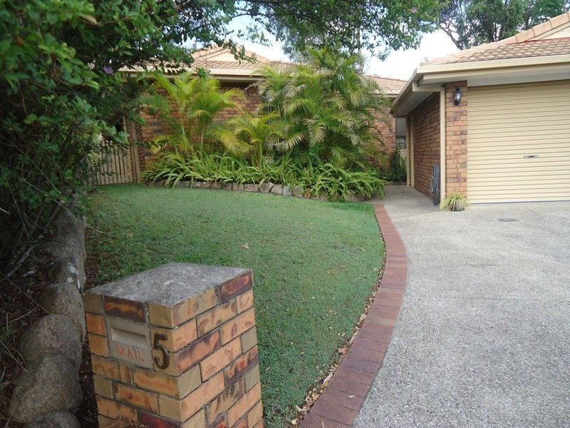 5 Forestwood Place, Arana Hills QLD 4054