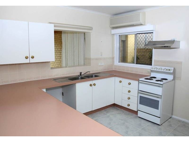 2  Binda Place, Bundall QLD 4217