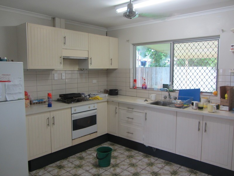 9 SILKWOOD CLOSE, Manoora QLD 4870