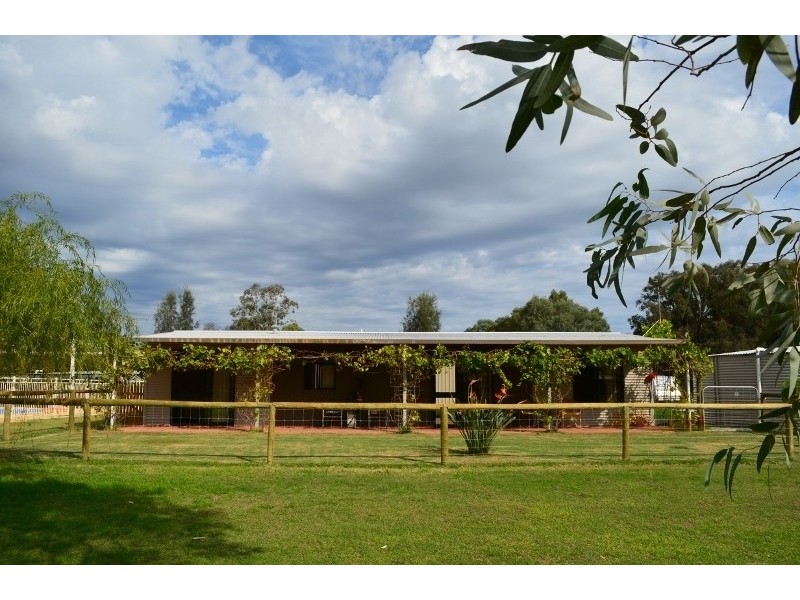 52 COUNTRY DRIVE, Oakford WA 6121