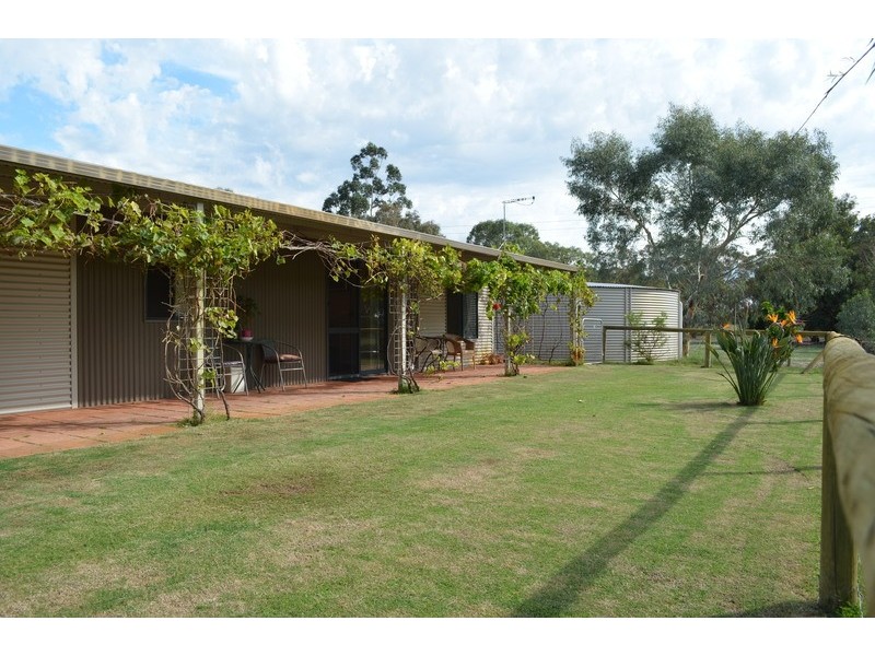 52 COUNTRY DRIVE, Oakford WA 6121