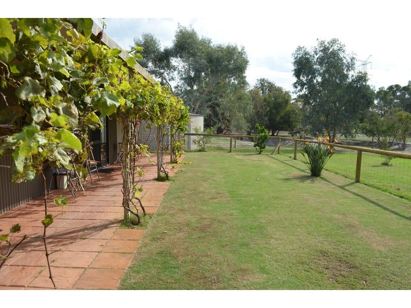 52 COUNTRY DRIVE, Oakford WA 6121