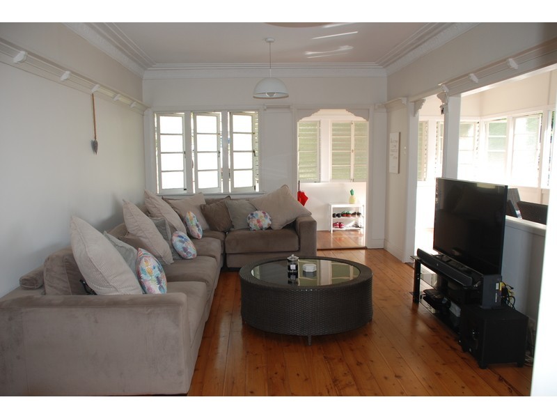 18 Mona Street, Coorparoo QLD 4151