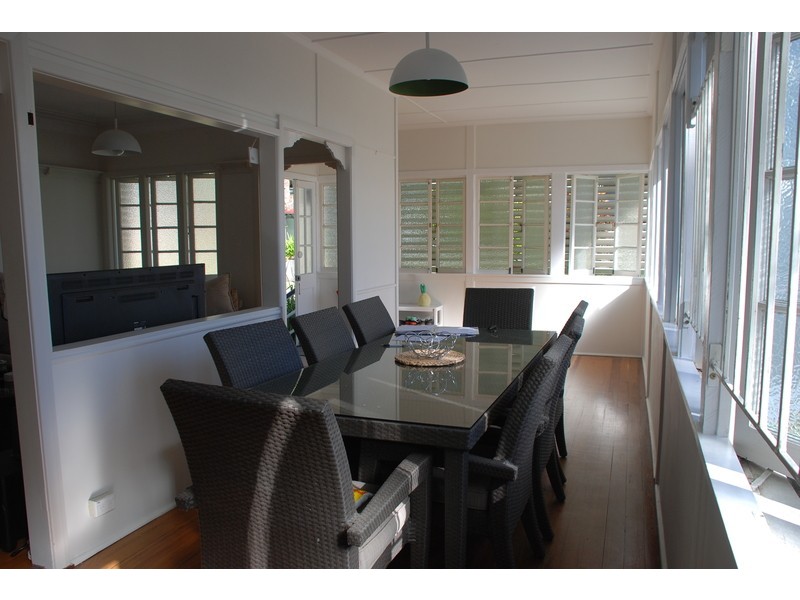 18 Mona Street, Coorparoo QLD 4151