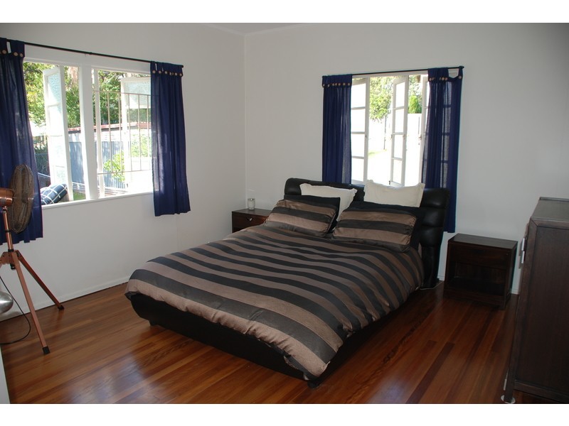 18 Mona Street, Coorparoo QLD 4151