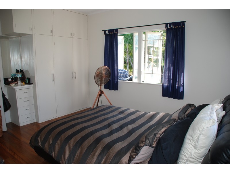 18 Mona Street, Coorparoo QLD 4151
