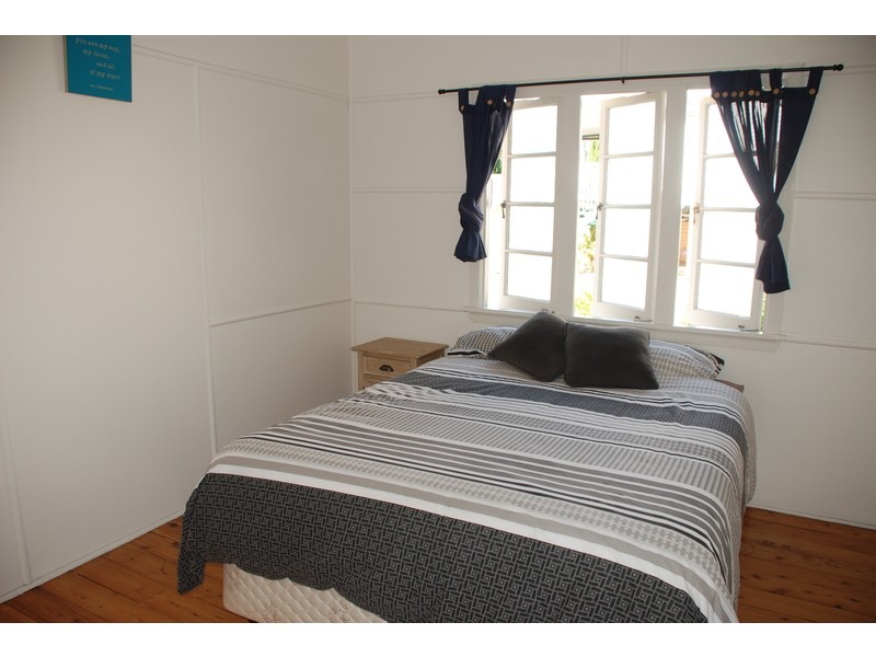 18 Mona Street, Coorparoo QLD 4151