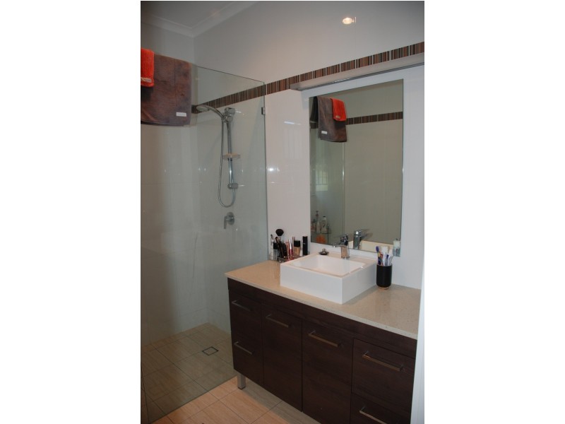 18 Mona Street, Coorparoo QLD 4151