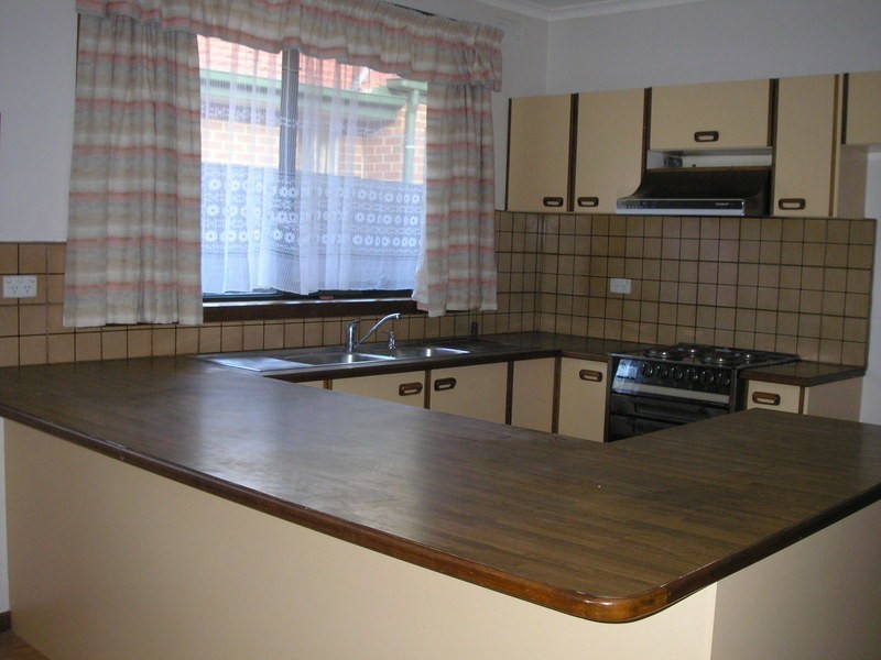 18 Rosedale Crescent, Ringwood East VIC 3135