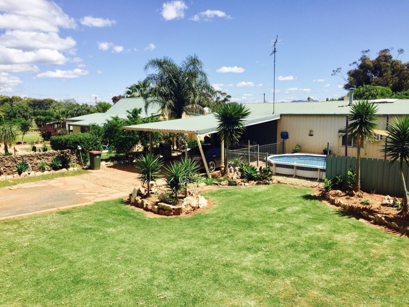 2 Grace St, Lake Cargelligo NSW 2672