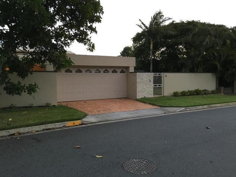 4 Welby St, Broadbeach Waters QLD 4218