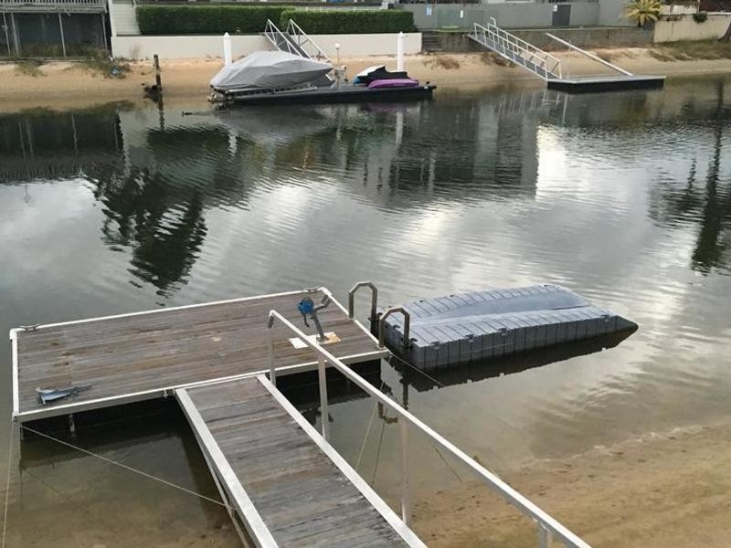 4 Welby St, Broadbeach Waters QLD 4218