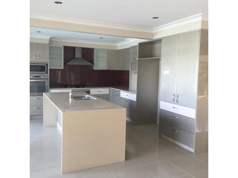 4 Welby St, Broadbeach Waters QLD 4218