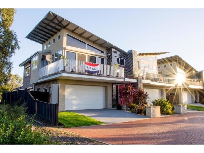 12 Bamber Cl, Mordialloc VIC 3195