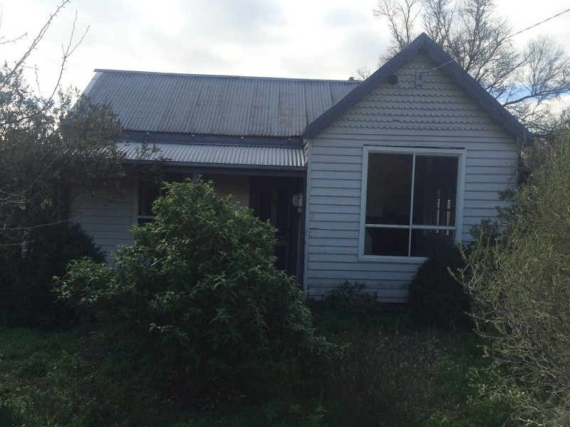 19 Fryers st, Guildford VIC 3451