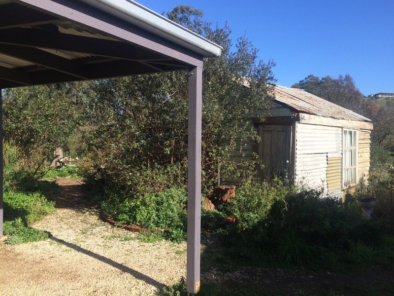 19 Fryers st, Guildford VIC 3451