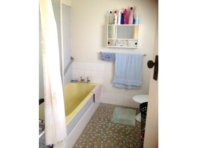 1-4/8 Julia, Toowoomba QLD 4350