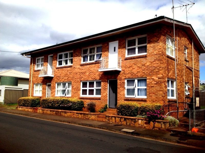 1-4/8 Julia, Toowoomba QLD 4350