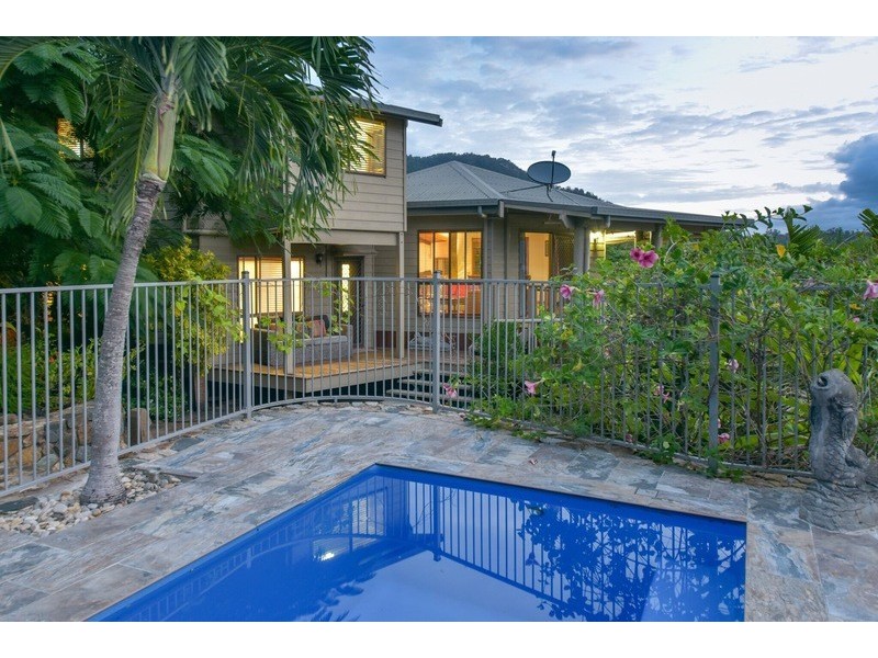 7 Jones Rd, Cannonvale QLD 4802