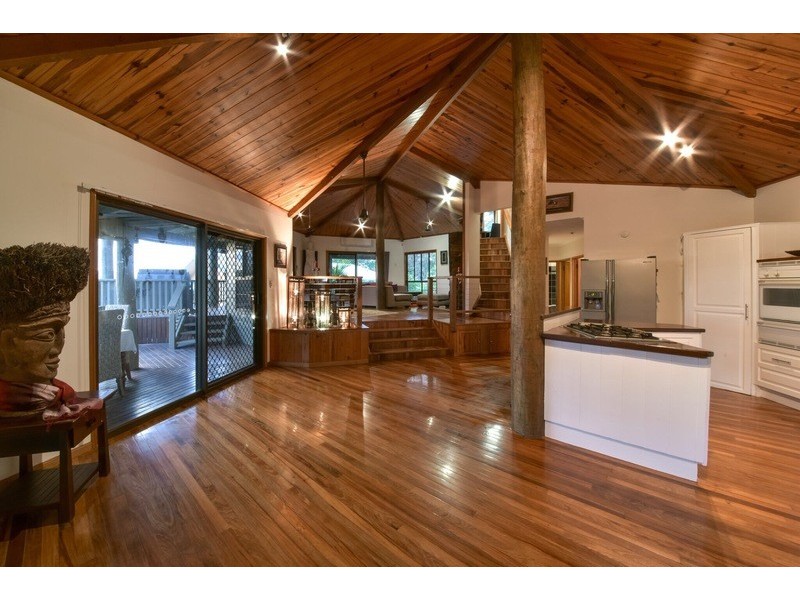 7 Jones Rd, Cannonvale QLD 4802