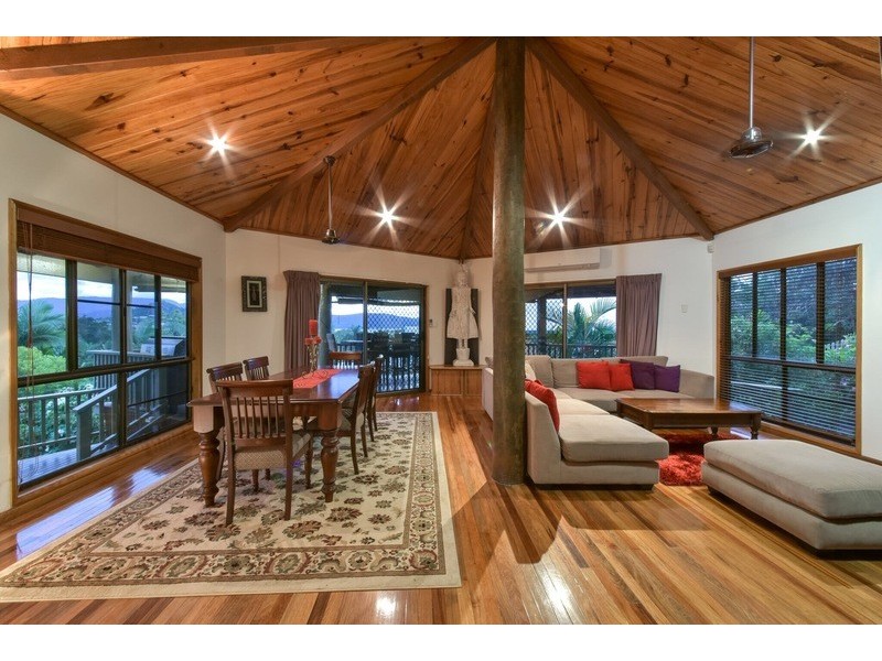 7 Jones Rd, Cannonvale QLD 4802