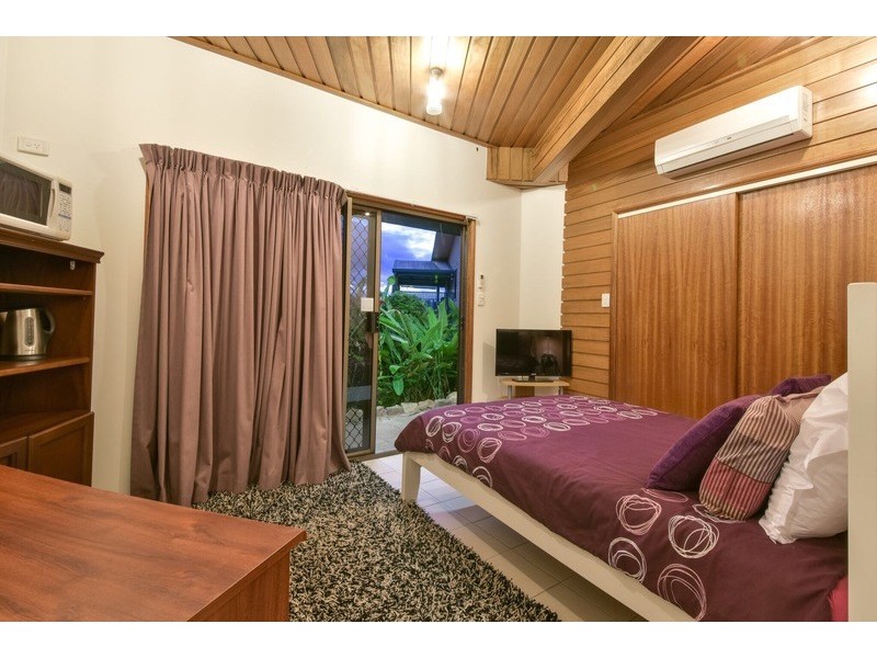 7 Jones Rd, Cannonvale QLD 4802