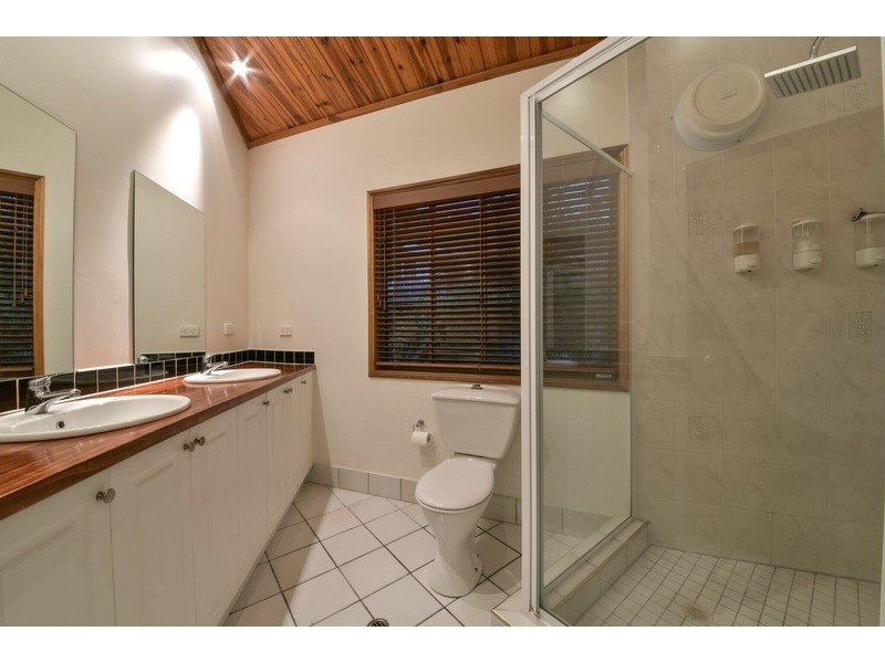 7 Jones Rd, Cannonvale QLD 4802