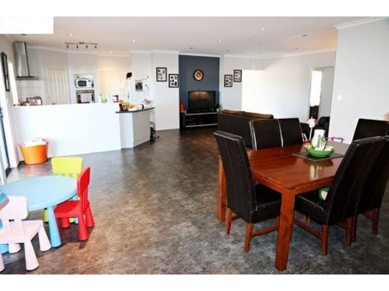 11 Benbulben Rise, Yanchep WA 6035