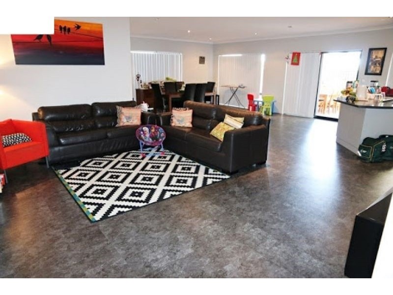 11 Benbulben Rise, Yanchep WA 6035