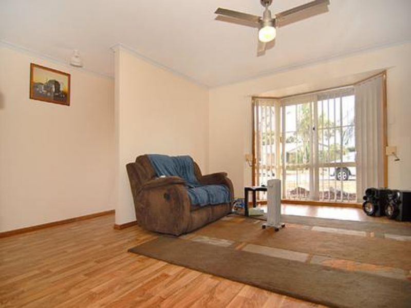 1/8 Swallow Crescent, Parafield Gardens SA 5107