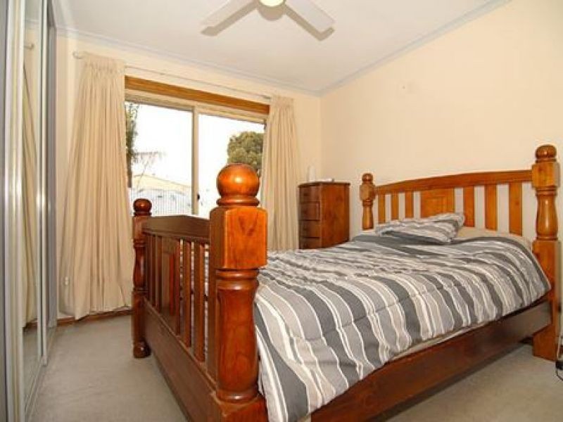 1/8 Swallow Crescent, Parafield Gardens SA 5107