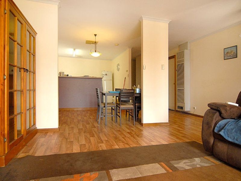 1/8 Swallow Crescent, Parafield Gardens SA 5107