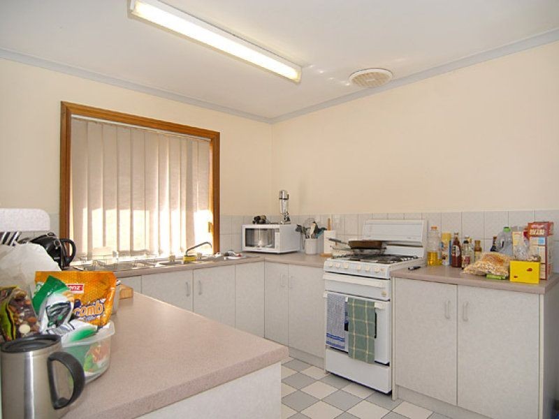 1/8 Swallow Crescent, Parafield Gardens SA 5107
