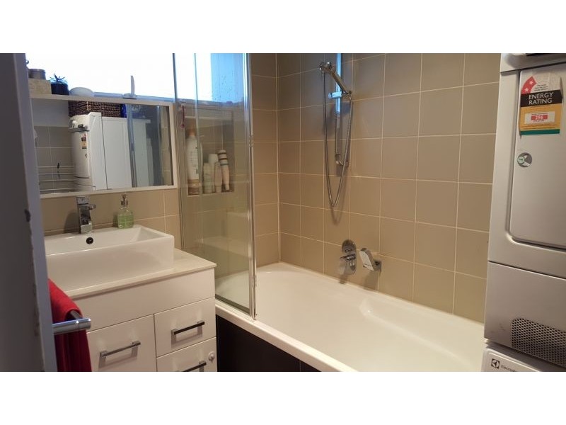 1/33 Coorigil Road, Carnegie VIC 3163