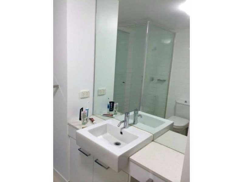 1215/100 Harbour Esp, Docklands VIC 3008