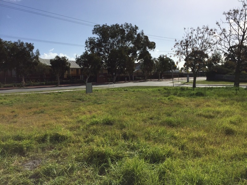 90 Ivanhoe St, Eden Hill WA 6054