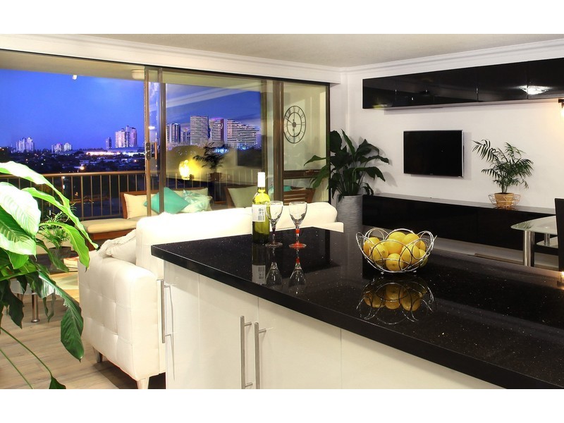 25/54 Hooker Blvd, Mermaid Waters QLD 4218