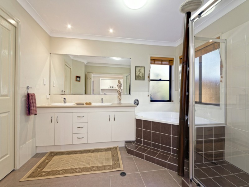 2 Burgan Place, North Lakes QLD 4509