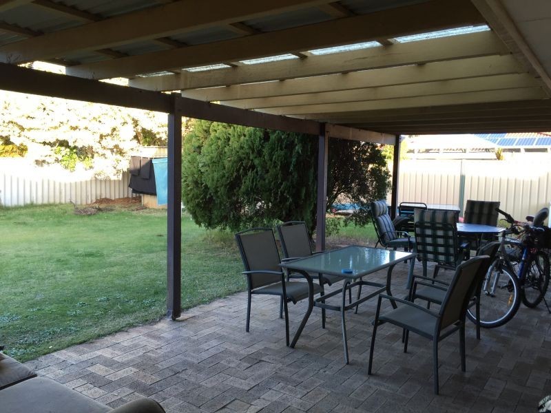 14 Port Royal Dr, Safety Bay WA 6169