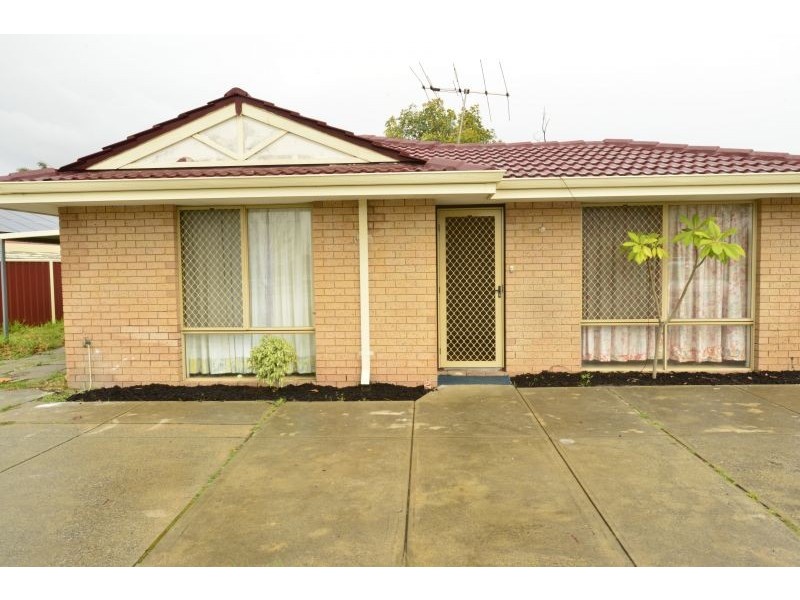 218 Illawarra Cr, Ballajura WA 6066