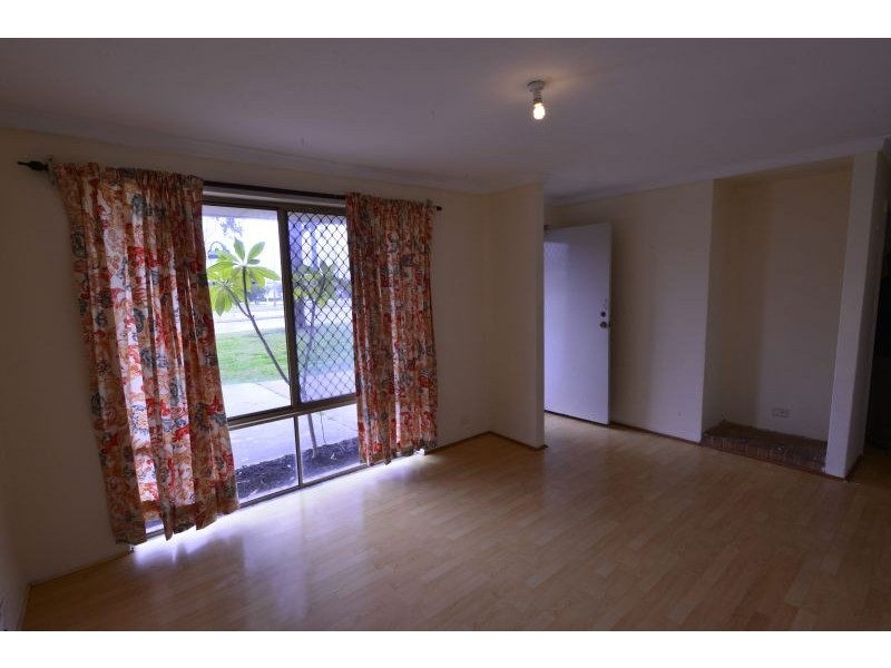 218 Illawarra Cr, Ballajura WA 6066