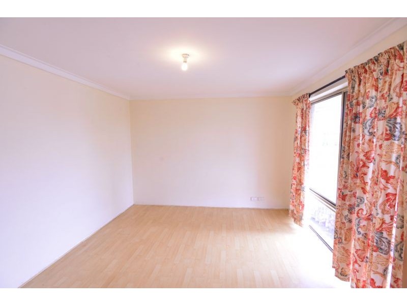 218 Illawarra Cr, Ballajura WA 6066
