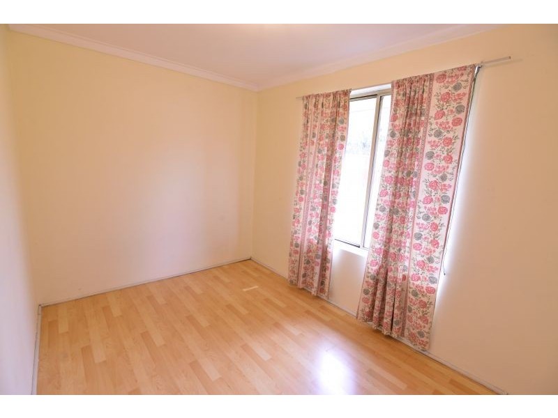 218 Illawarra Cr, Ballajura WA 6066