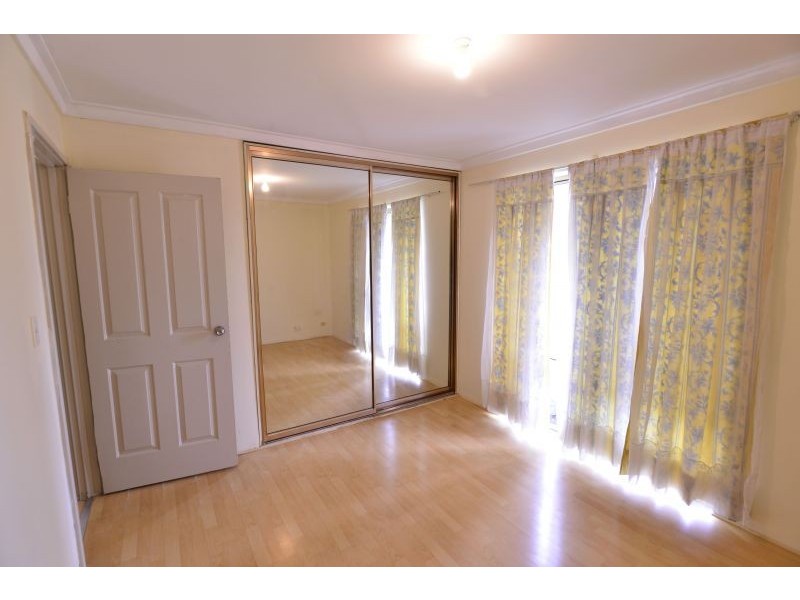 218 Illawarra Cr, Ballajura WA 6066